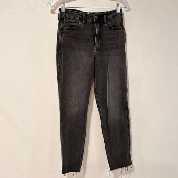 Hollister Ultra High-Rise Mom Jeans 3R W26 L27 Black Frayed Hem - Picture 1 of 6